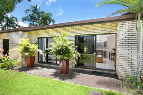 Cairns Reef Retreat - Accommodation in Bendigo 3