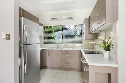 Cairns Reef Retreat - Accommodation in Bendigo 1