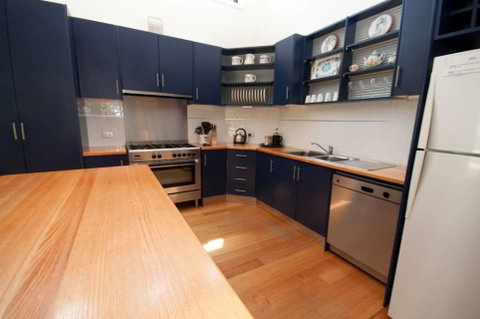 Cambroe - Accommodation in Bendigo 1