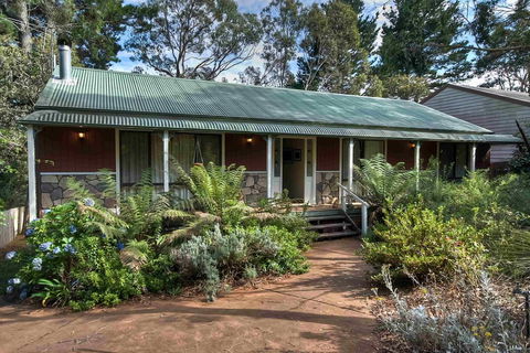 Camelot - Accommodation in Bendigo 0
