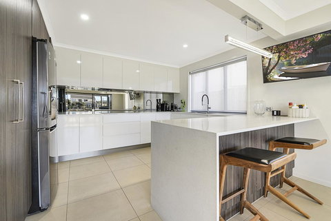 CANAL HOME NEAR MOOLOOLABA - Accommodation in Bendigo 3