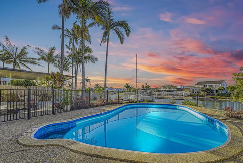 CANAL HOME NEAR MOOLOOLABA - Accommodation in Bendigo 1
