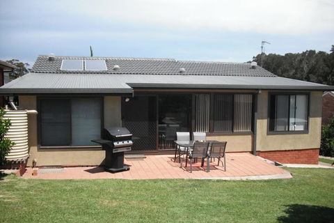 Cara Nobbys Beach 11 Wesley Avenue - Accommodation in Bendigo 3