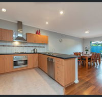 Cardiff St House - Accommodation in Bendigo