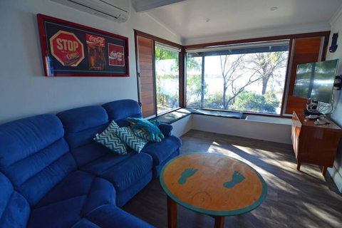 CDC-625 Beach House Incl.rear 2BR Studio - Accommodation in Bendigo 2
