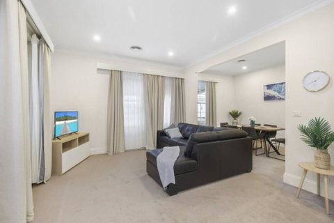 Central And Charming On Wallace - Accommodation in Bendigo 0