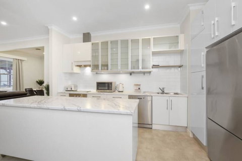 Central And Charming On Wallace - Accommodation in Bendigo 2