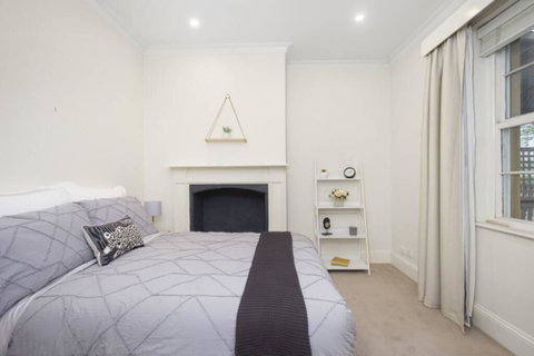 Central And Charming On Wallace - Accommodation in Bendigo 3