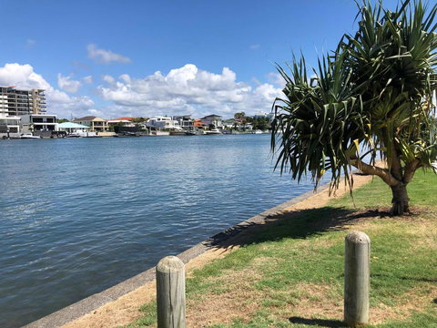 CENTRAL APARTMENT WITH POOL-WALK TO EVERYTHING - Accommodation in Bendigo 0