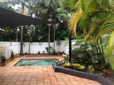 CENTRAL APARTMENT WITH POOL-WALK TO EVERYTHING - Accommodation in Bendigo 1