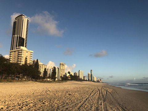 CENTRAL APARTMENT WITH POOL-WALK TO EVERYTHING - Accommodation in Bendigo 2