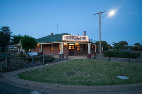 Charleston House Mathoura - Accommodation in Bendigo 2