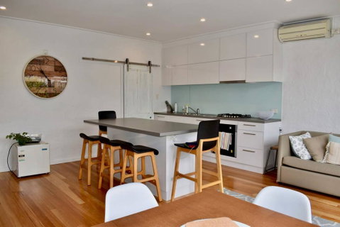 Charming Terrace House On Tree Lined Street - Accommodation in Bendigo 1