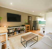 Chic Pet Friendly  500m to the Beach w/ parking - Accommodation in Bendigo