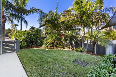 COCONUTS - Accommodation in Bendigo 1