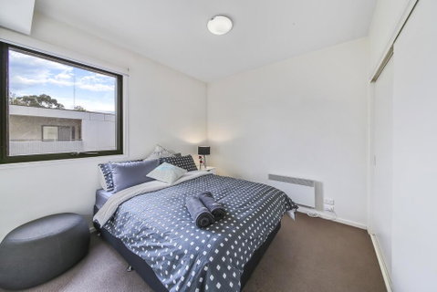 Comfy 2BR Suite Near Flemington Races, FREE Parking - Accommodation in Bendigo 0