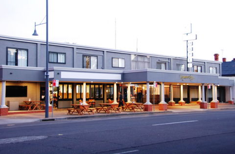 Commodore Motor Inn - Accommodation in Bendigo 0