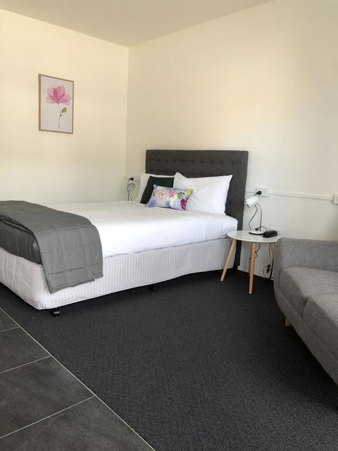 Commodore Motor Inn - Accommodation in Bendigo 2