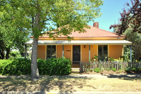 Cooma Cottage - Accommodation in Bendigo 0