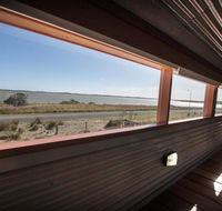 Coorong Aurora - breathtaking waterfront escape - Accommodation in Bendigo