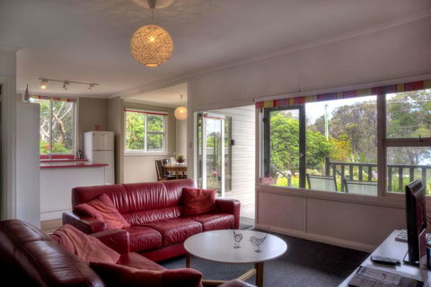 Cove Beach Apartment 1 - Accommodation in Bendigo 2
