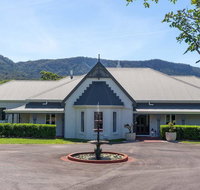 Cowley House - stunning entertainer views pool - Accommodation in Bendigo