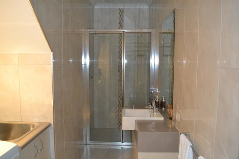 Cypress Drive Town House - Accommodation in Bendigo 2