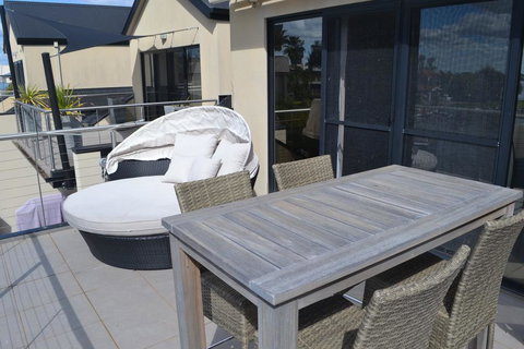 Cypress Drive Town House - Accommodation in Bendigo 3