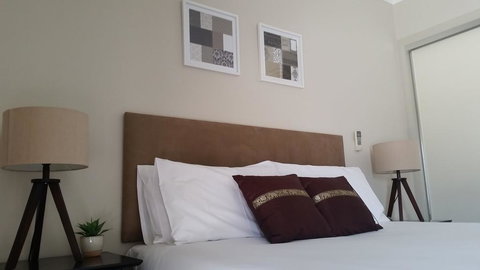 Cypress Waterfront Spa Apartment - Accommodation in Bendigo 2