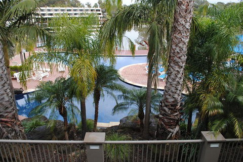 Cypress Waterfront Spa Apartment - Accommodation in Bendigo 1