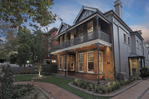 Dalziel Lodge - Accommodation in Bendigo 0
