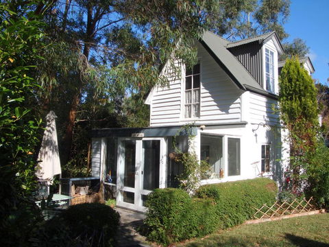 Devon Cottage - Accommodation in Bendigo 0