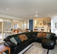 Dolphin 3 Bedroom House by Shoalwater Executive Homes - Accommodation in Bendigo