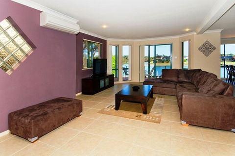 Dolphins 2 7 Commodore Crescent - Accommodation in Bendigo 2