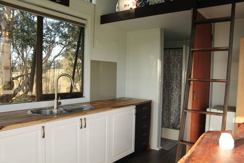 Dyl & Lil's Tiny House On Wheels - Accommodation in Bendigo 2