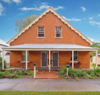 Eliza 1875 Red Brick Duplex Townhouse - Accommodation in Bendigo