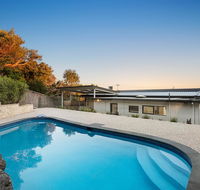 Ellerina Sea Vista Luxury Family Retreat with sauna pool amazing water views walk to beach - Accommodation in Bendigo