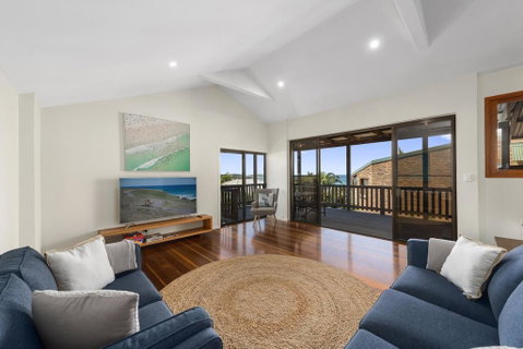 Emerald Seas Beach House - Accommodation in Bendigo 0