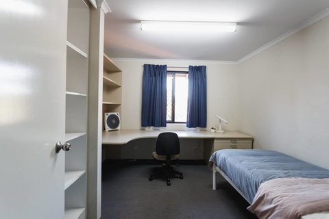 Erica Underwood House 6 Bedroom Flat - Accommodation in Bendigo 0
