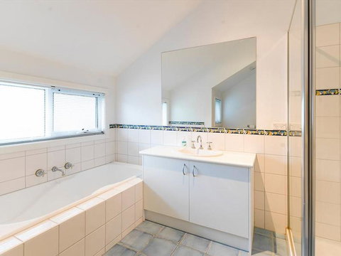 EVERGREEN BEACH HOUSE - Accommodation in Bendigo 2