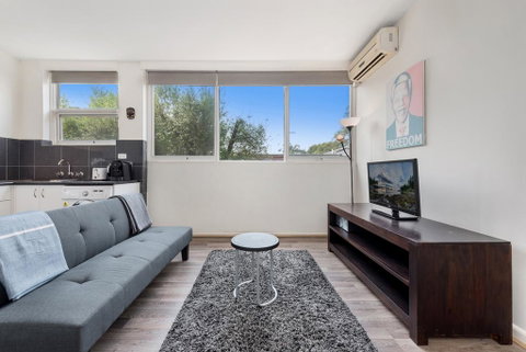 Explore Melbourne From A Convenient South Yarra Pad - Accommodation in Bendigo 0
