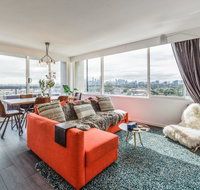 Exquisite 2 bed apartment with beach  city views