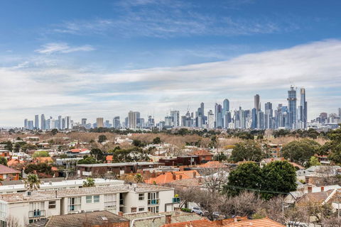 Exquisite 2 Bed Apartment With Beach & City Views - Accommodation in Bendigo 3
