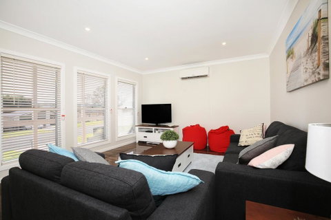 Fairways - 10 Mins To Hyams Beach - Accommodation in Bendigo 0