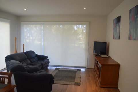 Family Friendly Unit - Accommodation in Bendigo 3