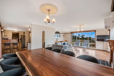 FAMILY With Children Of All Ages - Water/Bridge View - Accommodation in Bendigo 2