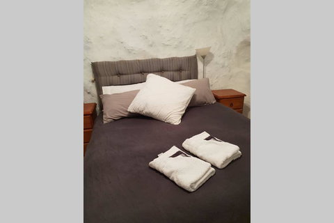 Fossickers Den Dugout Accommodation - Accommodation in Bendigo 0