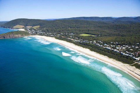 FRANGIPANI BEACH HOUSE - PET FRIENDLY 22 Belbourie Cres Boomerang Beach - Accommodation in Bendigo 1