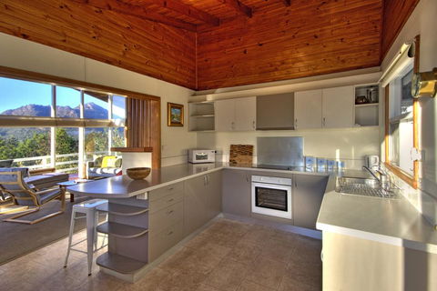 Freycinet Beachfront Retreat - Accommodation in Bendigo 3