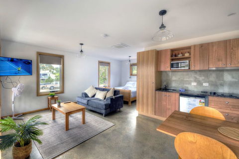 Freycinet Stone Studio 7 - Quartz - Accommodation in Bendigo 0